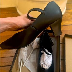 Character dance shoes 6.5